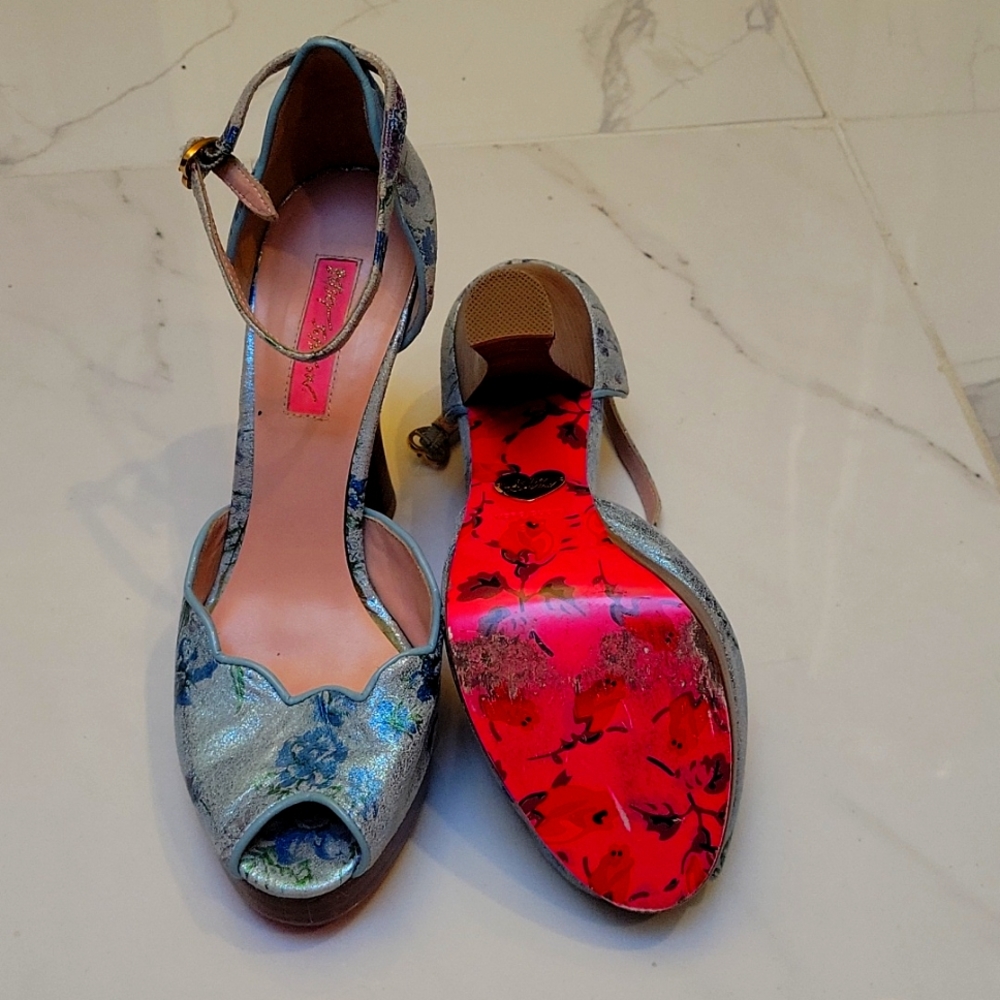 Betsey Johnson heeled sandal
